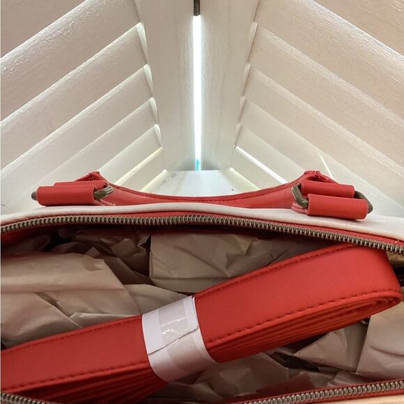 DISNEY LOUNGEFLY MICKEY MOUSE NEW SACTEL WITH STRAPE - Picture 8 of 9